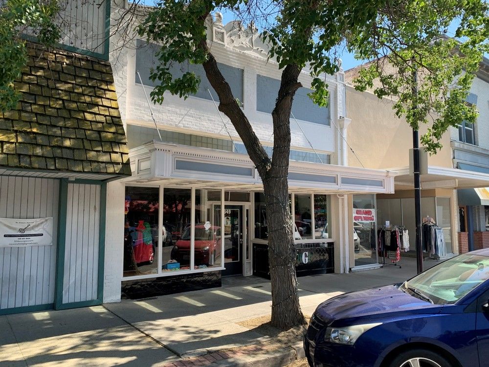Remodeled High Exposure Retail/Office Building Off Hard Corner: 349 W D St, Lemoore, CA 93245